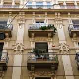 ...che si possono scorgere negli architravi delle finestre e sui capitelli delle lesene